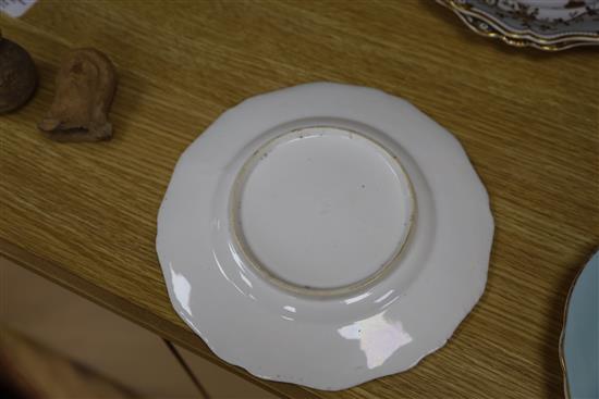 A Davenport iron red and gilt petal rimmed dessert plate and other decorative plates (16)